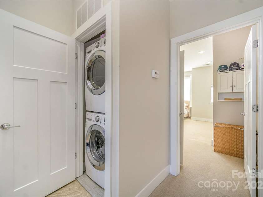 3621 Vallette Court, Charlotte, NC 28203.  MLS# CAR4291648, YatesRealty ID 33302. 