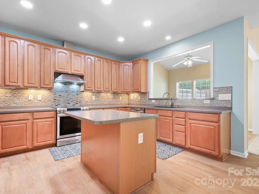 14661 Greenpoint Lane, Huntersville, NC 28078.  MLS# CAR4288934, YatesRealty ID 33304. 
