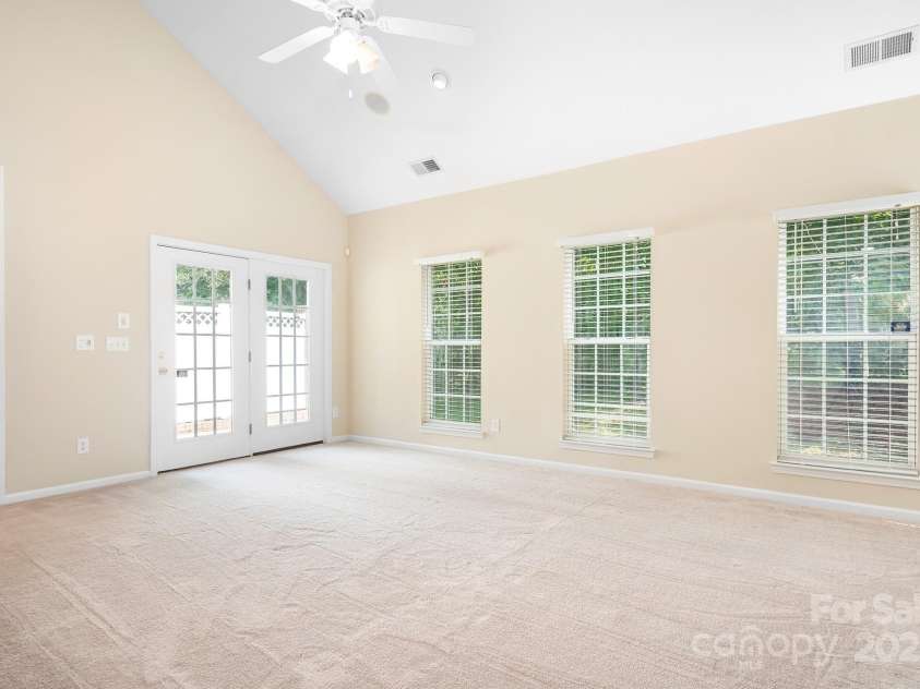 14661 Greenpoint Lane, Huntersville, NC 28078.  MLS# CAR4288934, YatesRealty ID 33304. 