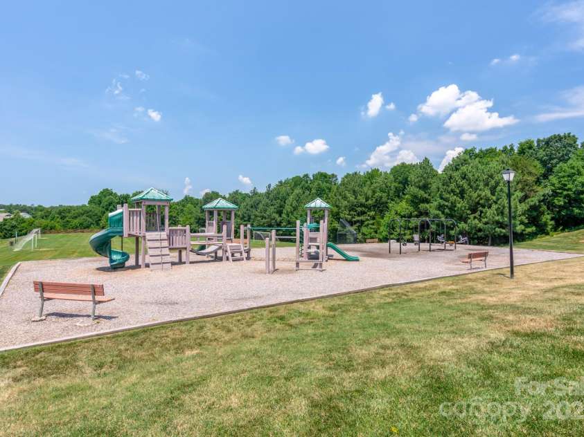 14661 Greenpoint Lane, Huntersville, NC 28078.  MLS# CAR4288934, YatesRealty ID 33304. 