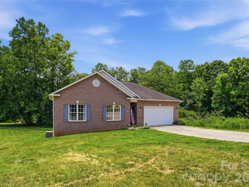 1550 Indian Springs Drive, Conover, NC 28613.  MLS# CAR4395308, YatesRealty ID 33305. 