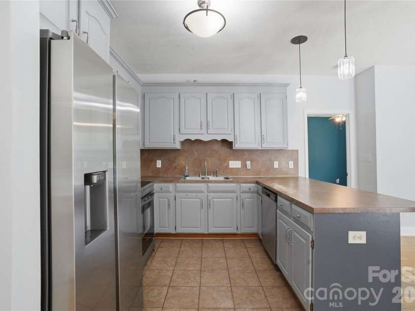 1550 Indian Springs Drive, Conover, NC 28613.  MLS# CAR4395308, YatesRealty ID 33305. 