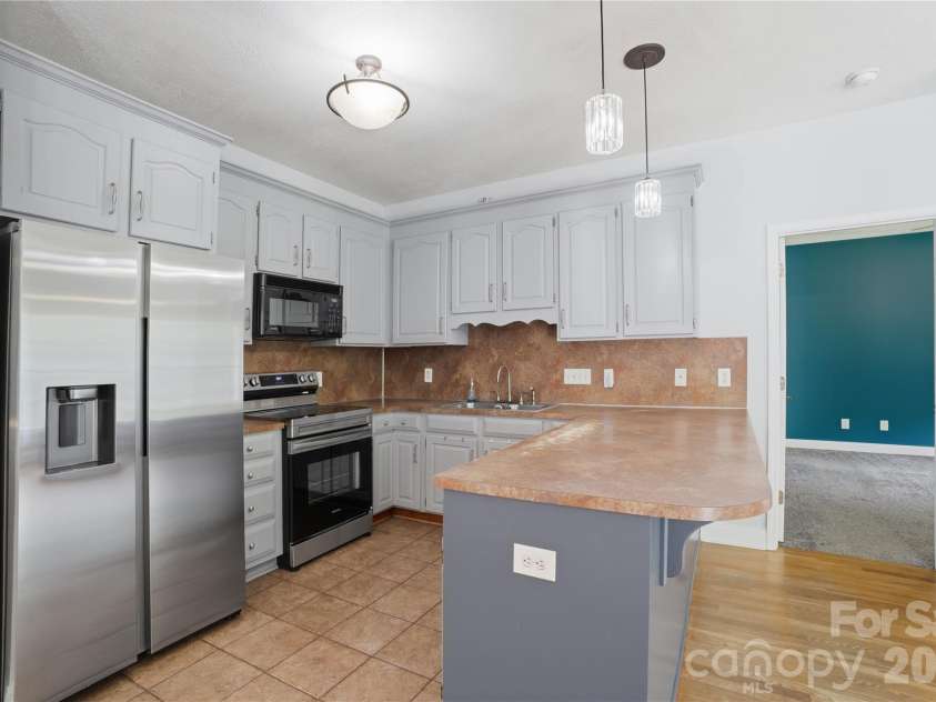 1550 Indian Springs Drive, Conover, NC 28613.  MLS# CAR4395308, YatesRealty ID 33305. 