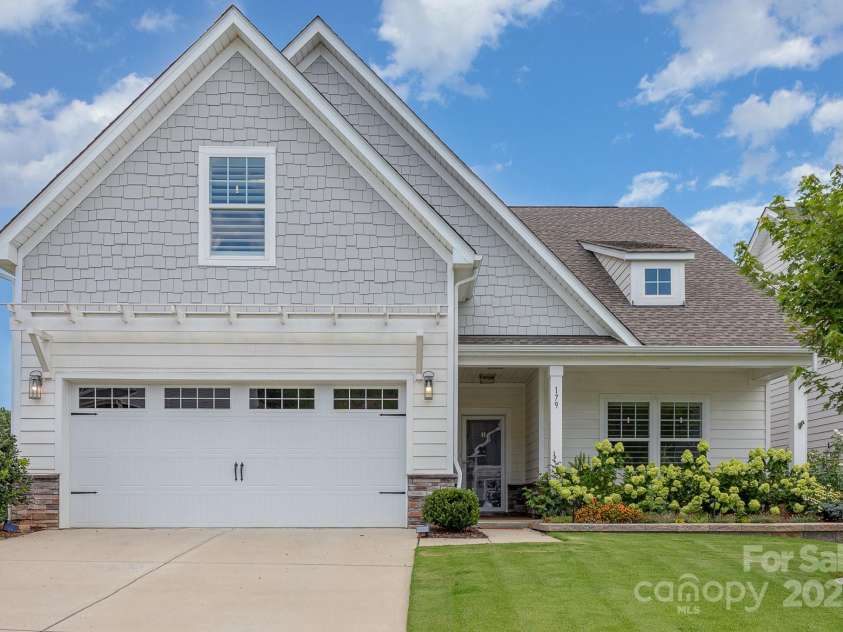 179 Canada Drive, Statesville, NC 28677.  MLS# CAR4281918, YatesRealty ID 33306. 