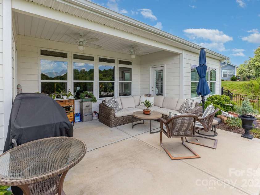 179 Canada Drive, Statesville, NC 28677.  MLS# CAR4281918, YatesRealty ID 33306. 