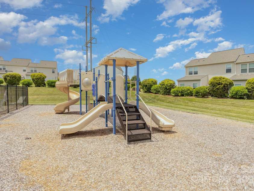 179 Canada Drive, Statesville, NC 28677.  MLS# CAR4281918, YatesRealty ID 33306. 