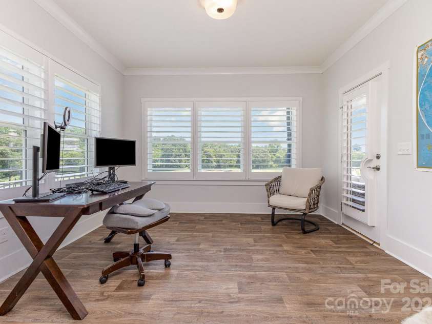 179 Canada Drive, Statesville, NC 28677.  MLS# CAR4281918, YatesRealty ID 33306. Primary sitting room