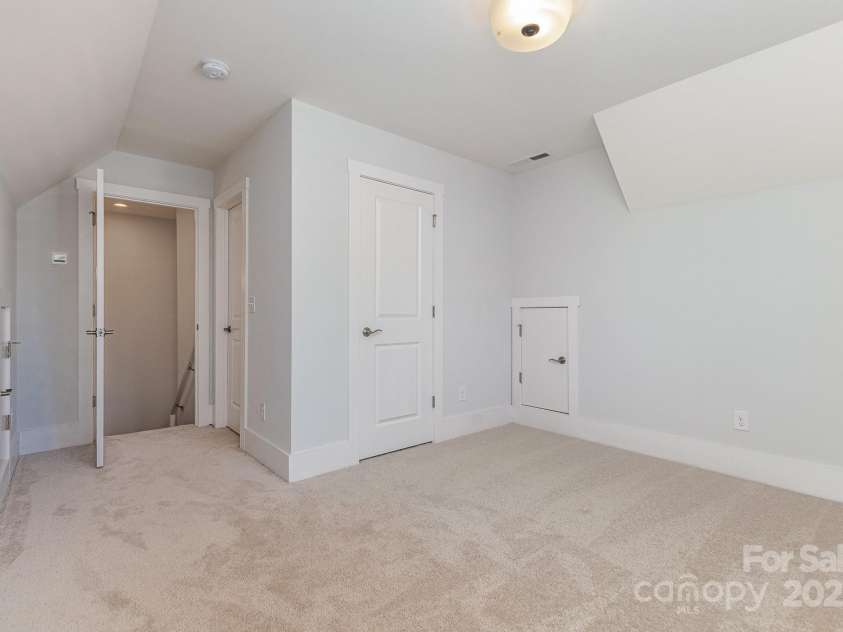 179 Canada Drive, Statesville, NC 28677.  MLS# CAR4281918, YatesRealty ID 33306. Upstairs en-suite bedroom