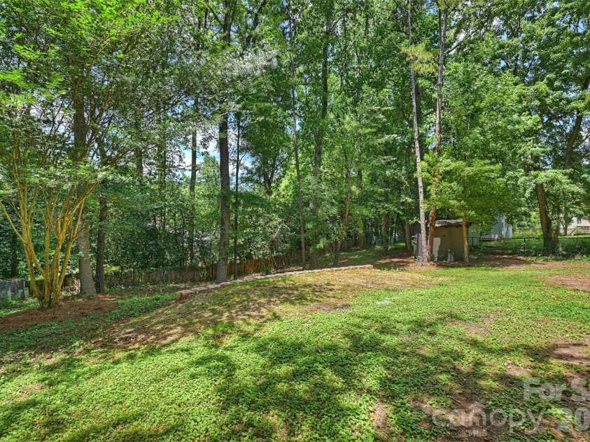 7323 Rollingridge Drive, Charlotte, NC 28211.  MLS# CAR4396254, YatesRealty ID 33306. 