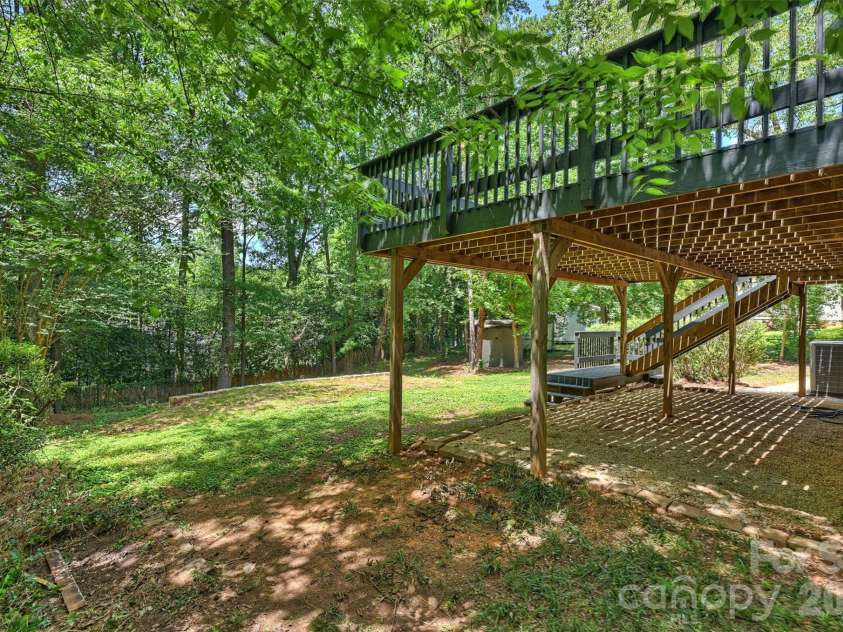 7323 Rollingridge Drive, Charlotte, NC 28211.  MLS# CAR4396254, YatesRealty ID 33306. 