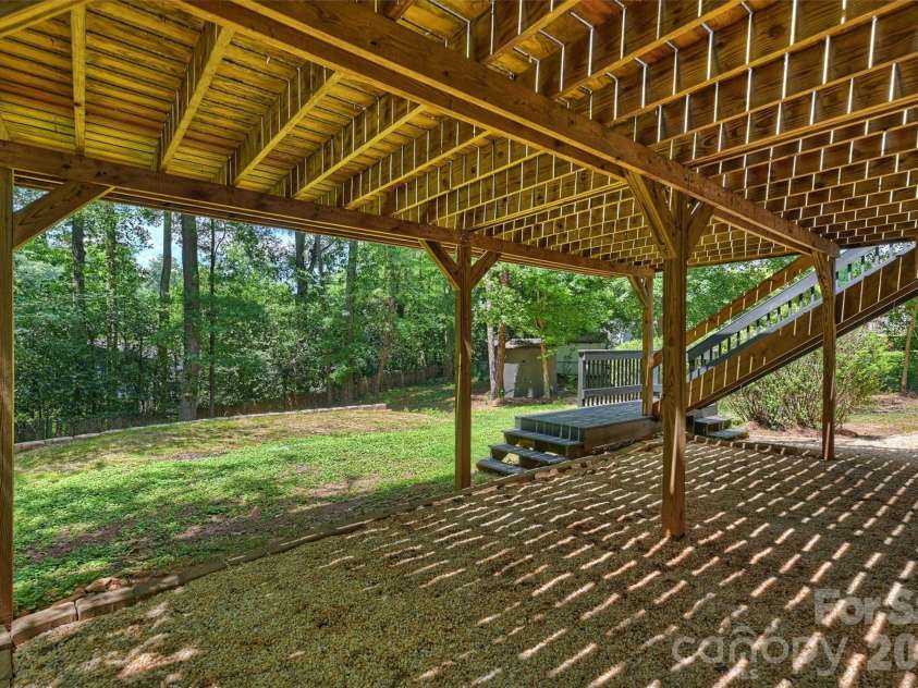 7323 Rollingridge Drive, Charlotte, NC 28211.  MLS# CAR4396254, YatesRealty ID 33306. 