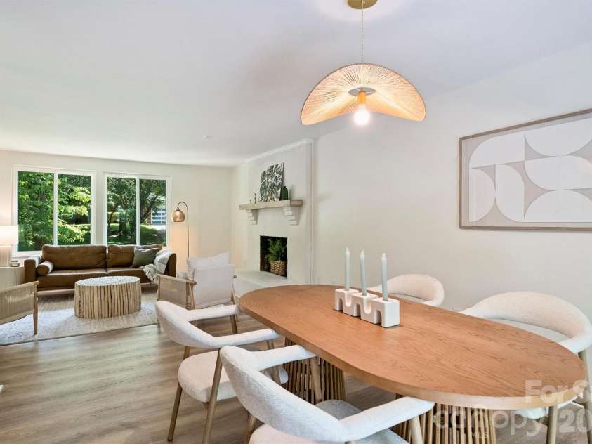 7323 Rollingridge Drive, Charlotte, NC 28211.  MLS# CAR4396254, YatesRealty ID 33306. Dining room
