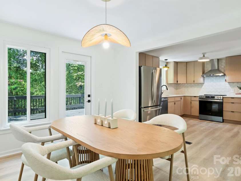 7323 Rollingridge Drive, Charlotte, NC 28211.  MLS# CAR4396254, YatesRealty ID 33306. Dining Room