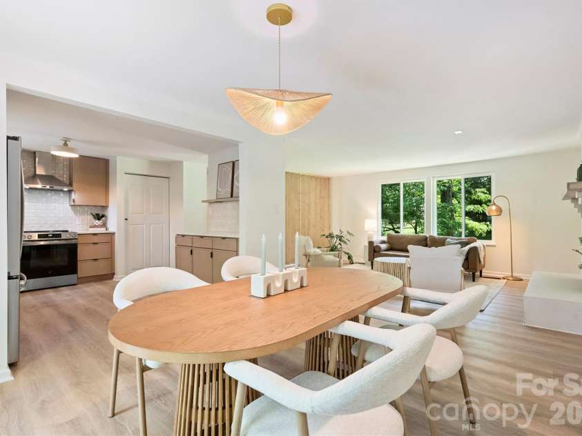 7323 Rollingridge Drive, Charlotte, NC 28211.  MLS# CAR4396254, YatesRealty ID 33306. Dining Room