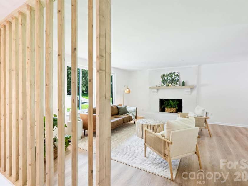 7323 Rollingridge Drive, Charlotte, NC 28211.  MLS# CAR4396254, YatesRealty ID 33306. Family Room