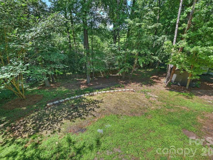 7323 Rollingridge Drive, Charlotte, NC 28211.  MLS# CAR4396254, YatesRealty ID 33306. Fully fenced backyard on .3 acre lot.