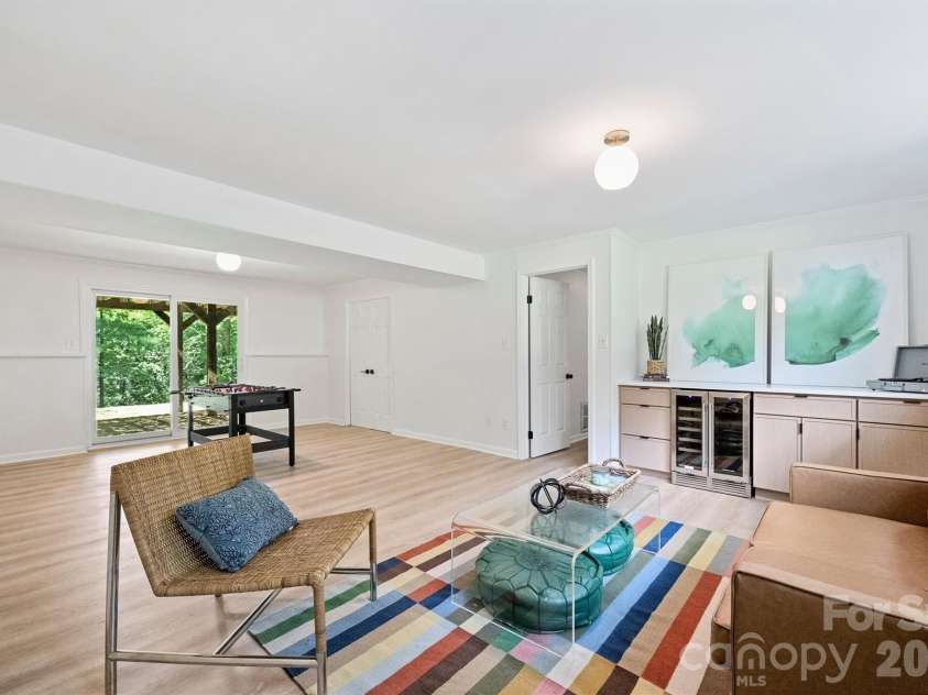 7323 Rollingridge Drive, Charlotte, NC 28211.  MLS# CAR4396254, YatesRealty ID 33306. Lower Level Living Room