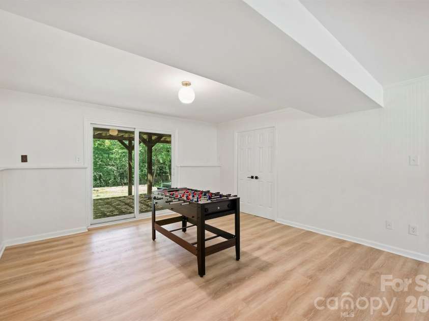 7323 Rollingridge Drive, Charlotte, NC 28211.  MLS# CAR4396254, YatesRealty ID 33306. Lower level living room