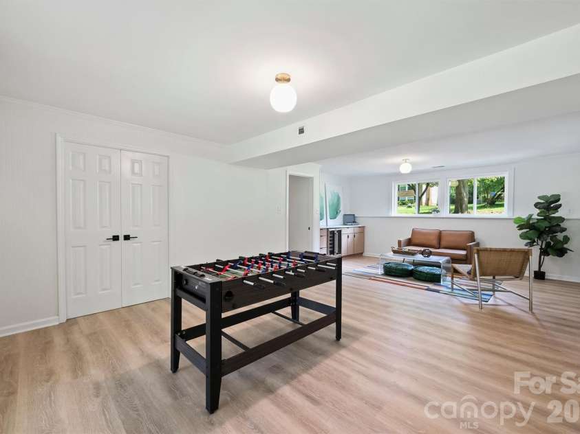 7323 Rollingridge Drive, Charlotte, NC 28211.  MLS# CAR4396254, YatesRealty ID 33306. Lower level living room