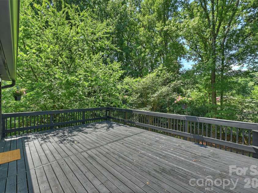 7323 Rollingridge Drive, Charlotte, NC 28211.  MLS# CAR4396254, YatesRealty ID 33306. Oversized deck!