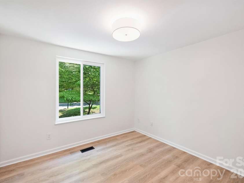 7323 Rollingridge Drive, Charlotte, NC 28211.  MLS# CAR4396254, YatesRealty ID 33306. Second Bedroom