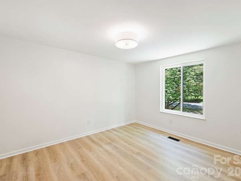 7323 Rollingridge Drive, Charlotte, NC 28211.  MLS# CAR4396254, YatesRealty ID 33306. Third Bedroom