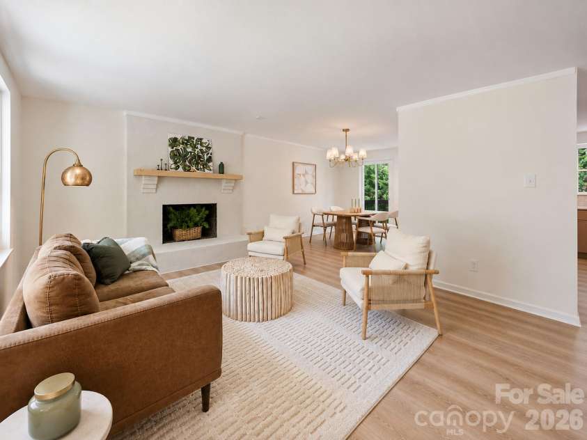 7323 Rollingridge Drive, Charlotte, NC 28211.  MLS# CAR4427779, YatesRealty ID 33306. 