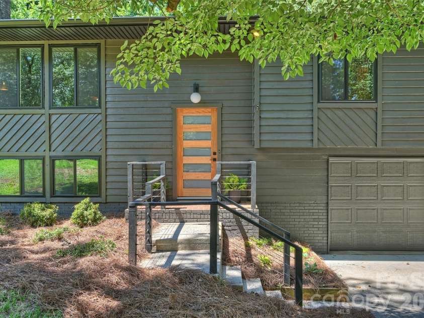 7323 Rollingridge Drive, Charlotte, NC 28211.  MLS# CAR4427779, YatesRealty ID 33306. 