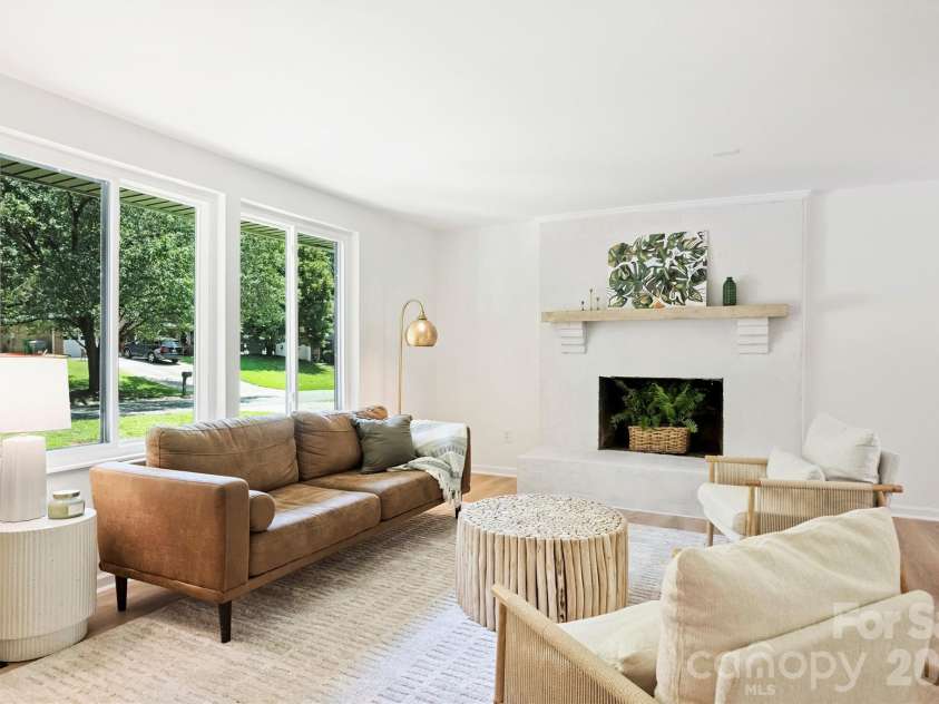 7323 Rollingridge Drive, Charlotte, NC 28211.  MLS# CAR4427779, YatesRealty ID 33306. 