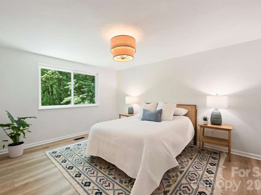 7323 Rollingridge Drive, Charlotte, NC 28211.  MLS# CAR4427779, YatesRealty ID 33306. 