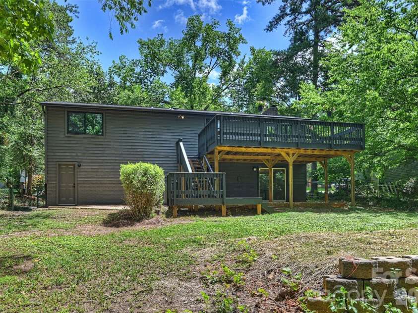 7323 Rollingridge Drive, Charlotte, NC 28211.  MLS# CAR4427779, YatesRealty ID 33306. 