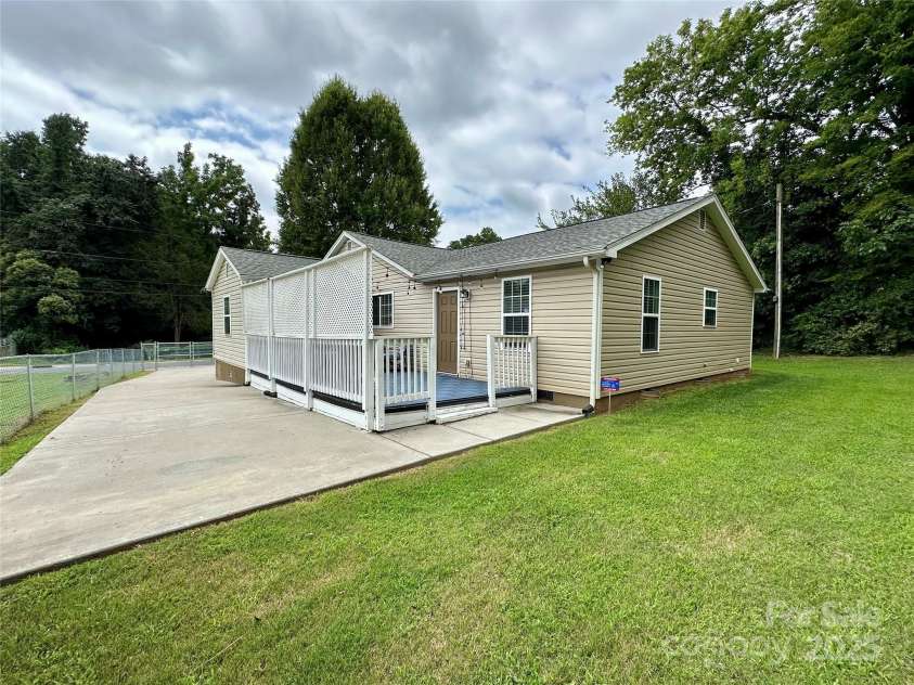 2510 Sherrill Street, Charlotte, NC 28208.  MLS# CAR4294165, YatesRealty ID 33307. 