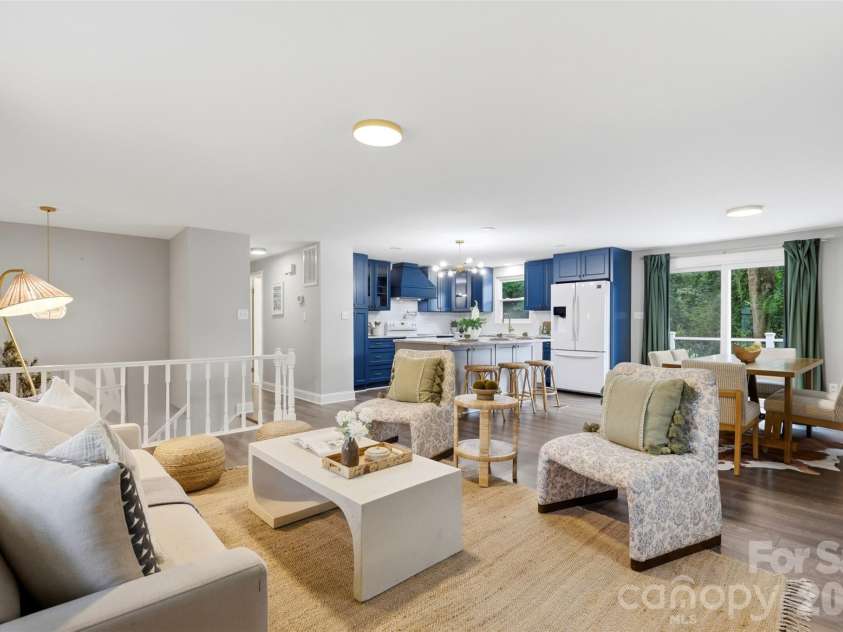 716 Regency Drive, Charlotte, NC 28211.  MLS# CAR4396027, YatesRealty ID 33307. 