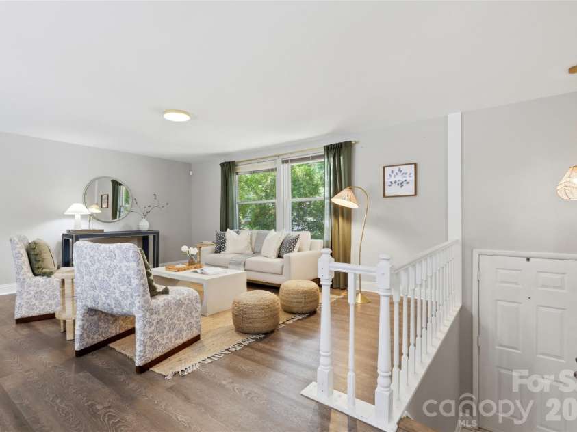 716 Regency Drive, Charlotte, NC 28211.  MLS# CAR4396027, YatesRealty ID 33307. 