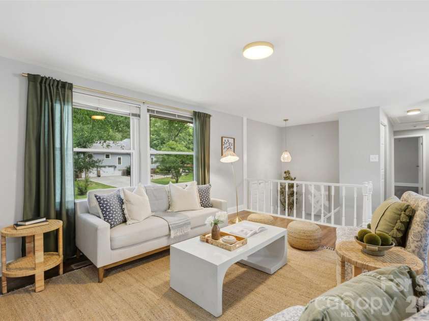 716 Regency Drive, Charlotte, NC 28211.  MLS# CAR4396027, YatesRealty ID 33307. 