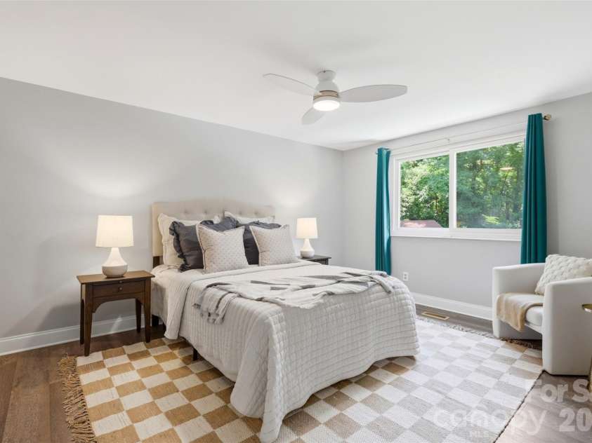 716 Regency Drive, Charlotte, NC 28211.  MLS# CAR4396027, YatesRealty ID 33307. 