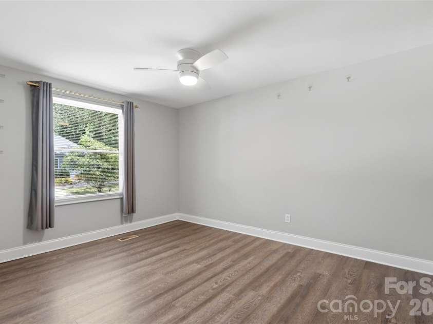 716 Regency Drive, Charlotte, NC 28211.  MLS# CAR4396027, YatesRealty ID 33307. 