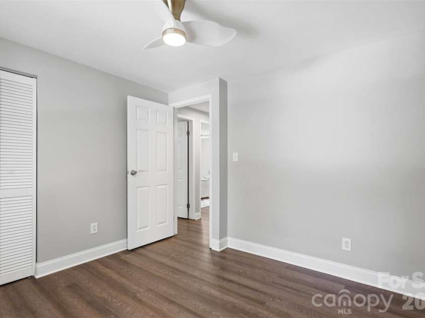 716 Regency Drive, Charlotte, NC 28211.  MLS# CAR4396027, YatesRealty ID 33307. 