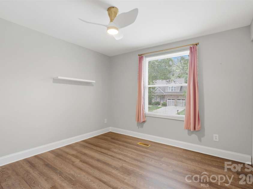 716 Regency Drive, Charlotte, NC 28211.  MLS# CAR4396027, YatesRealty ID 33307. 