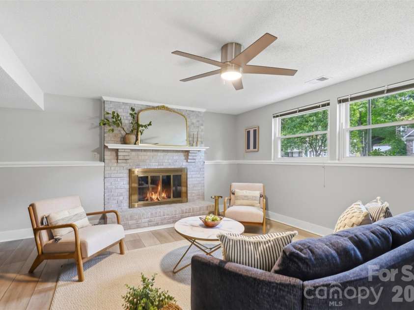 716 Regency Drive, Charlotte, NC 28211.  MLS# CAR4396027, YatesRealty ID 33307. 