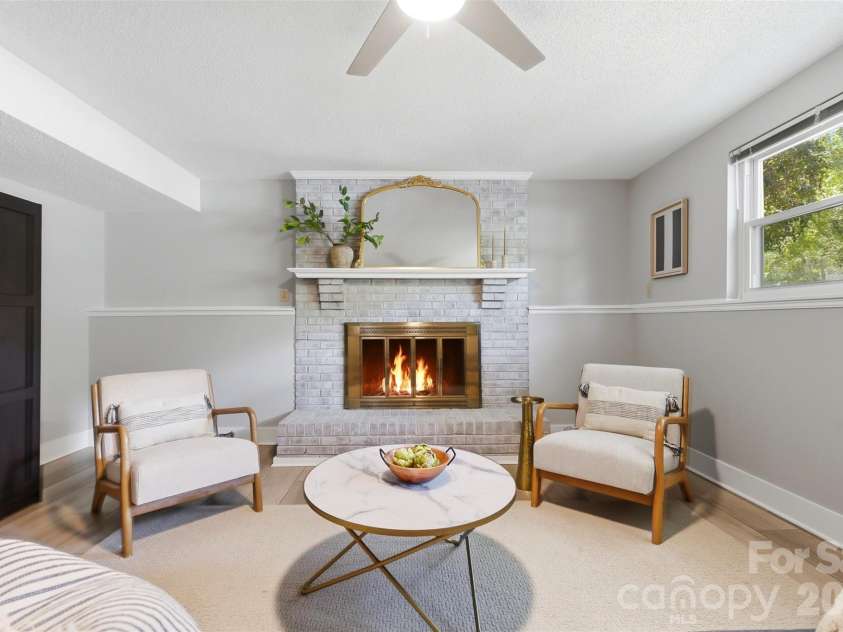 716 Regency Drive, Charlotte, NC 28211.  MLS# CAR4396027, YatesRealty ID 33307. 