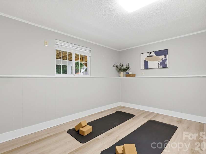 716 Regency Drive, Charlotte, NC 28211.  MLS# CAR4396027, YatesRealty ID 33307. 
