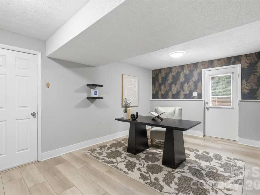 716 Regency Drive, Charlotte, NC 28211.  MLS# CAR4396027, YatesRealty ID 33307. 