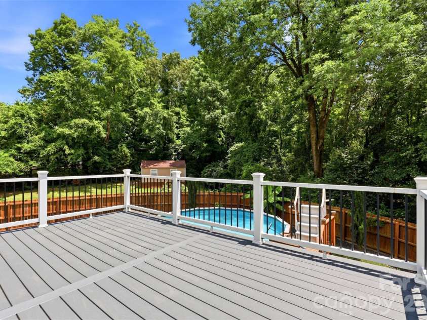716 Regency Drive, Charlotte, NC 28211.  MLS# CAR4396027, YatesRealty ID 33307. 