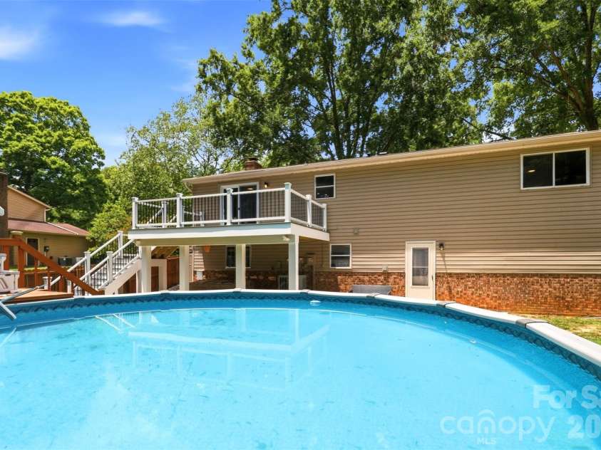 716 Regency Drive, Charlotte, NC 28211.  MLS# CAR4396027, YatesRealty ID 33307. 