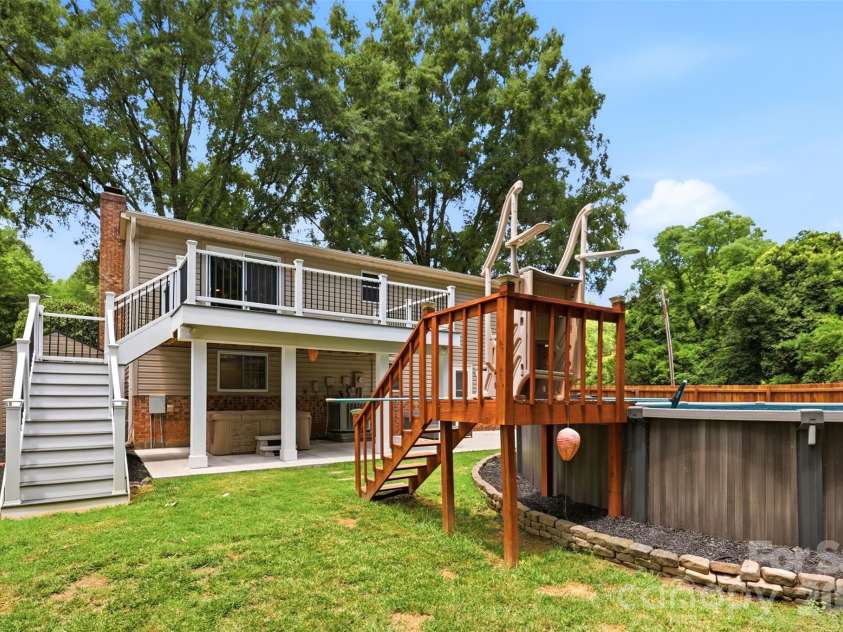 716 Regency Drive, Charlotte, NC 28211.  MLS# CAR4396027, YatesRealty ID 33307. 