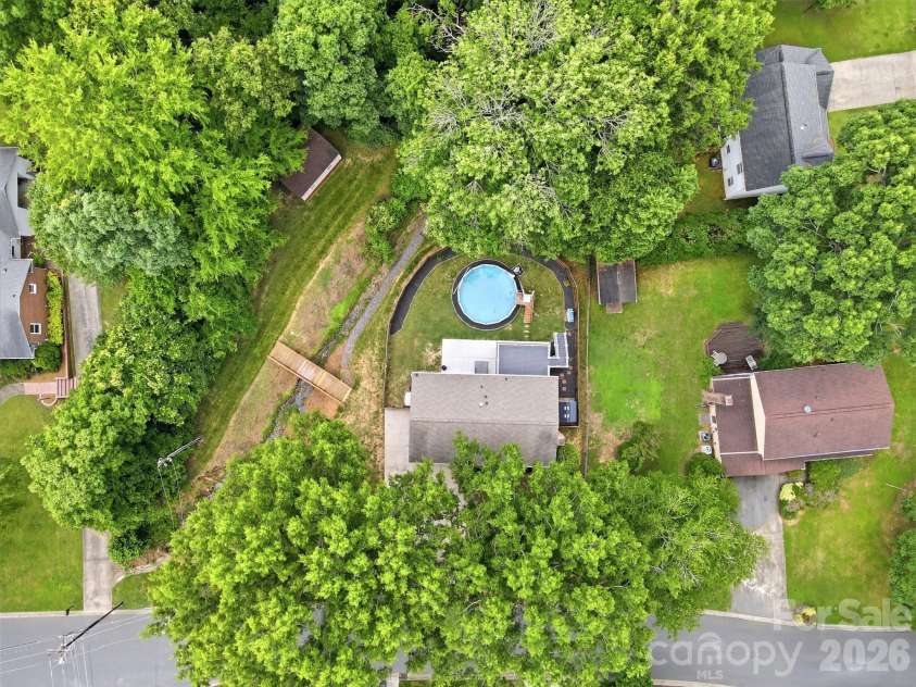 716 Regency Drive, Charlotte, NC 28211.  MLS# CAR4396027, YatesRealty ID 33307. 