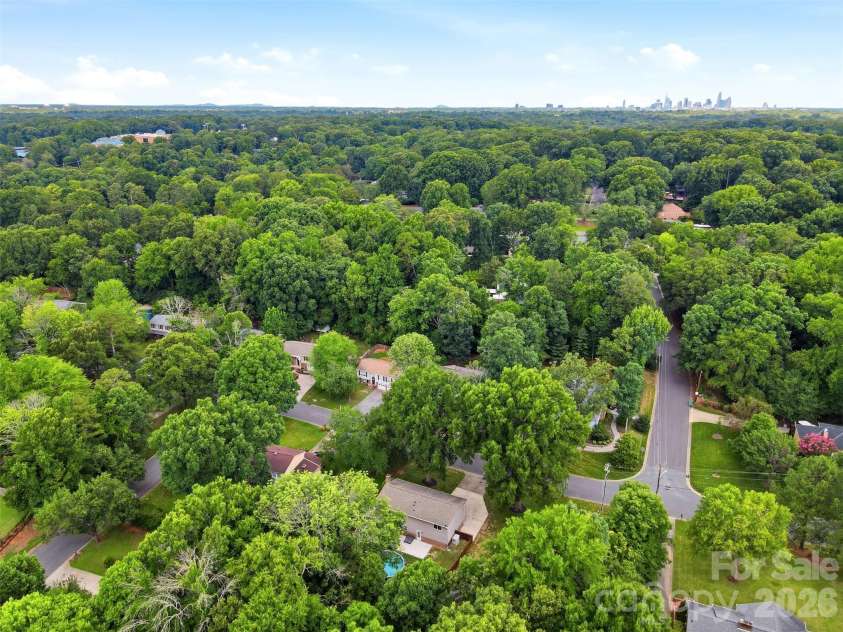 716 Regency Drive, Charlotte, NC 28211.  MLS# CAR4396027, YatesRealty ID 33307. 
