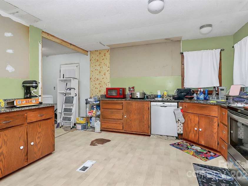 304 Deerchase Circle, Statesville, NC 28625.  MLS# CAR4293575, YatesRealty ID 33308. 