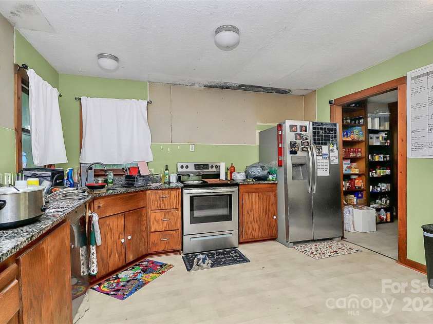 304 Deerchase Circle, Statesville, NC 28625.  MLS# CAR4293575, YatesRealty ID 33308. 